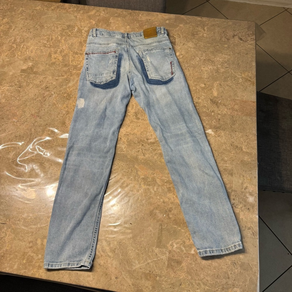 Zara boys blue denim jeans size 10
Like new condition 
Adjustable waist - Picture 5 of 8
